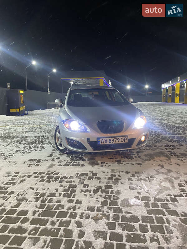 Хэтчбек SEAT Leon 2010 в Харькове
