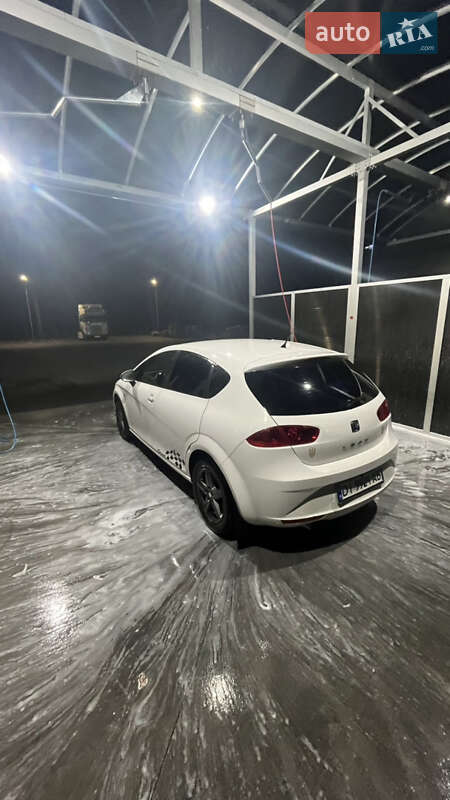 Хэтчбек SEAT Leon 2011 в Маневичах