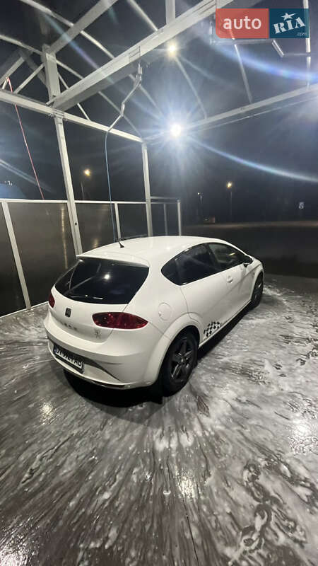 Хэтчбек SEAT Leon 2011 в Маневичах