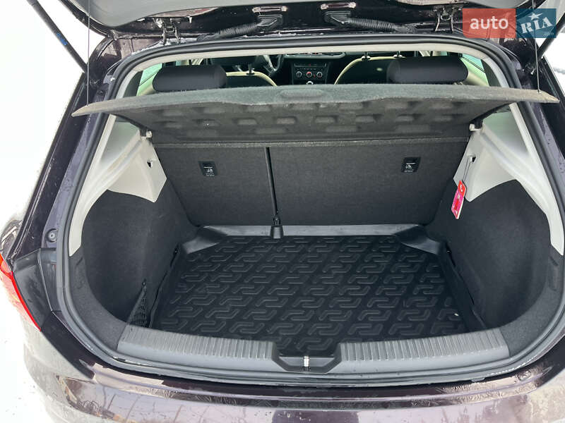 Хэтчбек SEAT Leon 2017 в Киеве