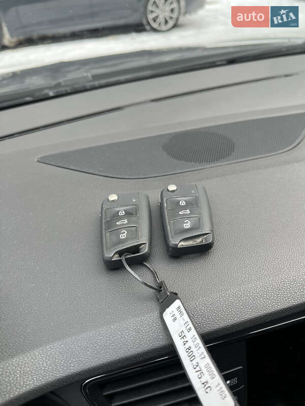 Хэтчбек SEAT Leon 2017 в Киеве