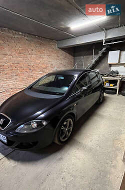 Хэтчбек SEAT Leon 2008 в Киеве