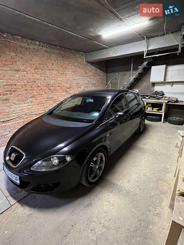 Хэтчбек SEAT Leon 2008 в Киеве