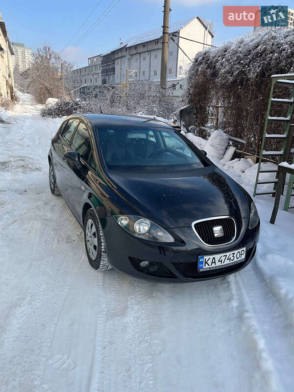Хэтчбек SEAT Leon 2008 в Киеве