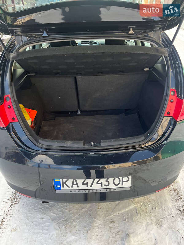 Хэтчбек SEAT Leon 2008 в Киеве