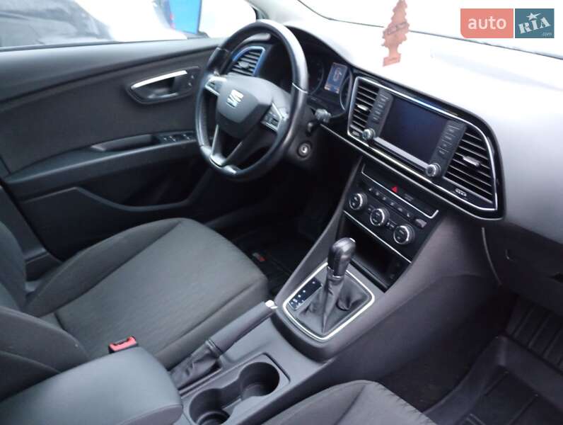 Хэтчбек SEAT Leon 2015 в Киеве