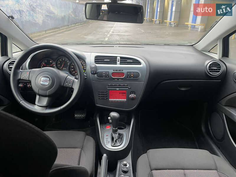 Хэтчбек SEAT Leon 2007 в Житомире