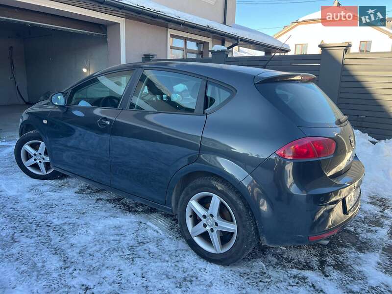Хэтчбек SEAT Leon 2011 в Львове