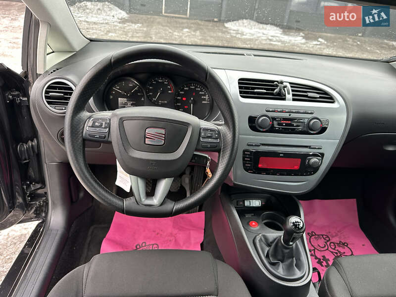 Хетчбек SEAT Leon 2009 в Кам'янському