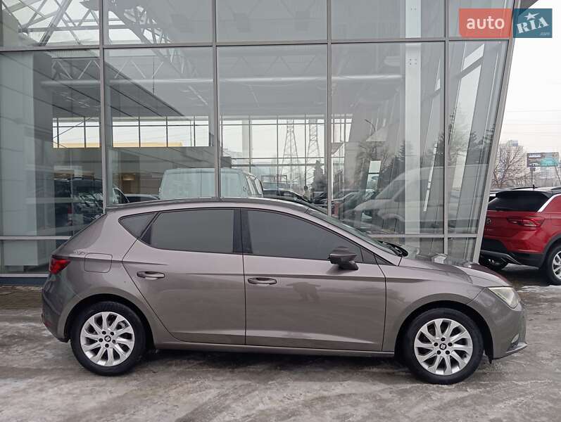 Хэтчбек SEAT Leon 2015 в Киеве