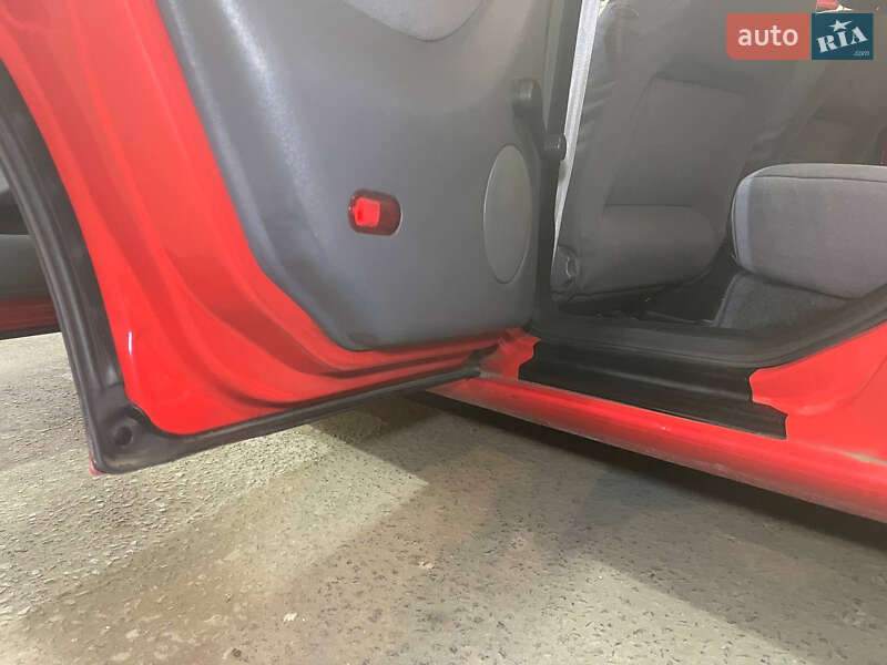 Хетчбек SEAT Leon 2000 в Дніпрі