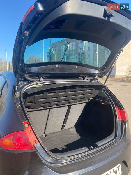 Хэтчбек SEAT Leon 2006 в Коростене