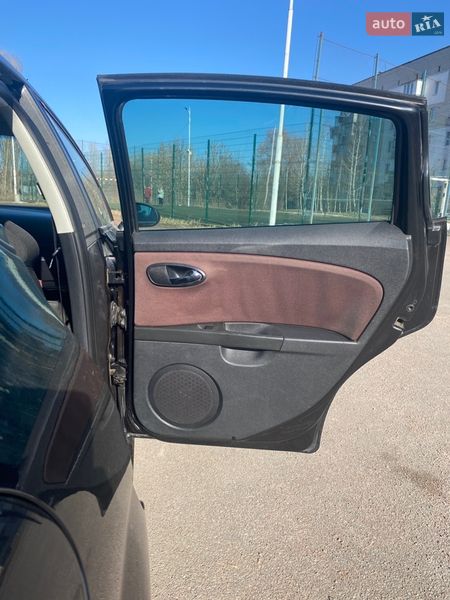 Хэтчбек SEAT Leon 2006 в Коростене