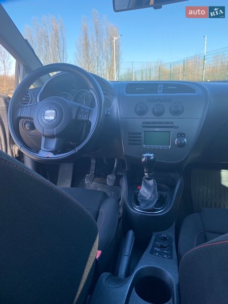 Хэтчбек SEAT Leon 2006 в Коростене