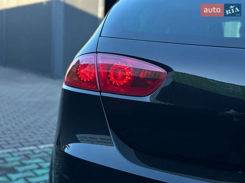 Хэтчбек SEAT Leon 2010 в Каменском