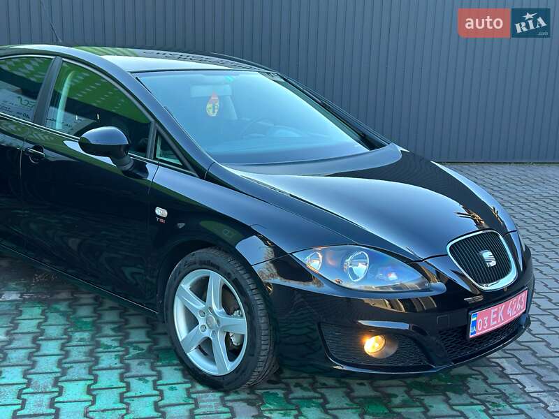Хэтчбек SEAT Leon 2010 в Каменском