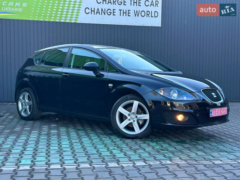 Хэтчбек SEAT Leon 2010 в Каменском