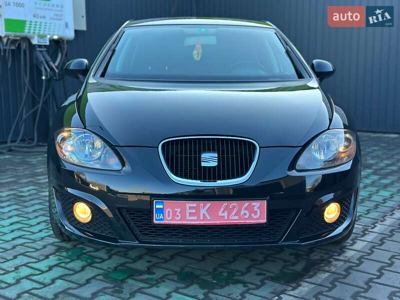 Хэтчбек SEAT Leon 2010 в Каменском
