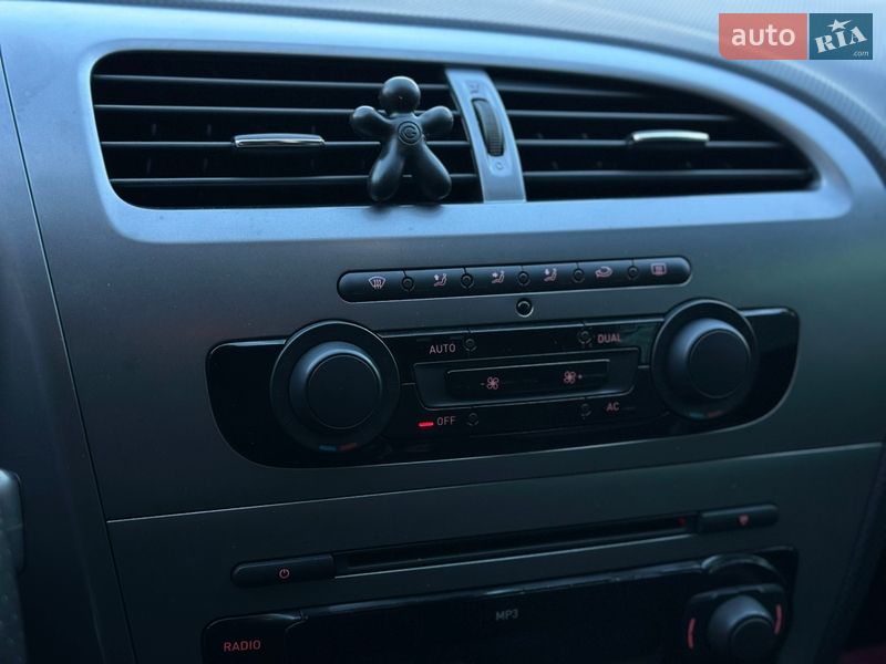 Хэтчбек SEAT Leon 2010 в Каменском