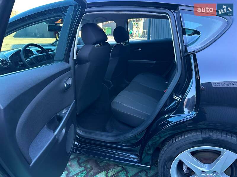 Хэтчбек SEAT Leon 2010 в Каменском