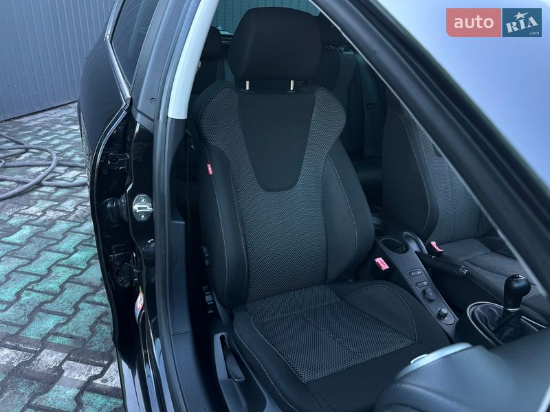 Хэтчбек SEAT Leon 2010 в Каменском