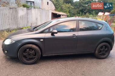 Хэтчбек SEAT Leon 2007 в Старых Петровцах