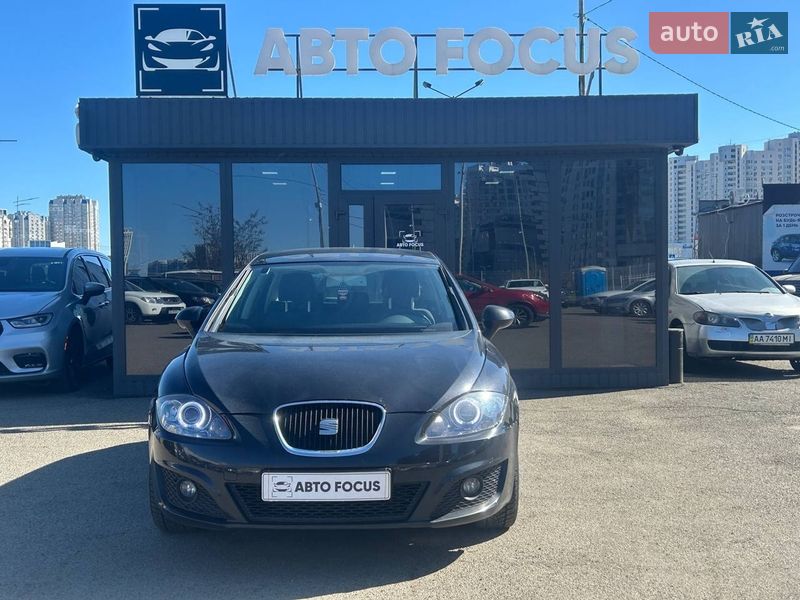 Хэтчбек SEAT Leon 2010 в Киеве