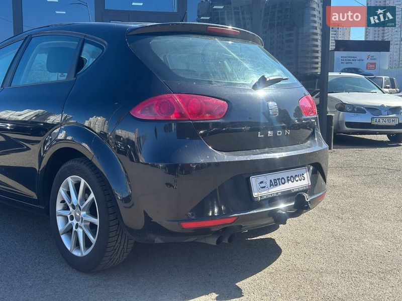 Хэтчбек SEAT Leon 2010 в Киеве