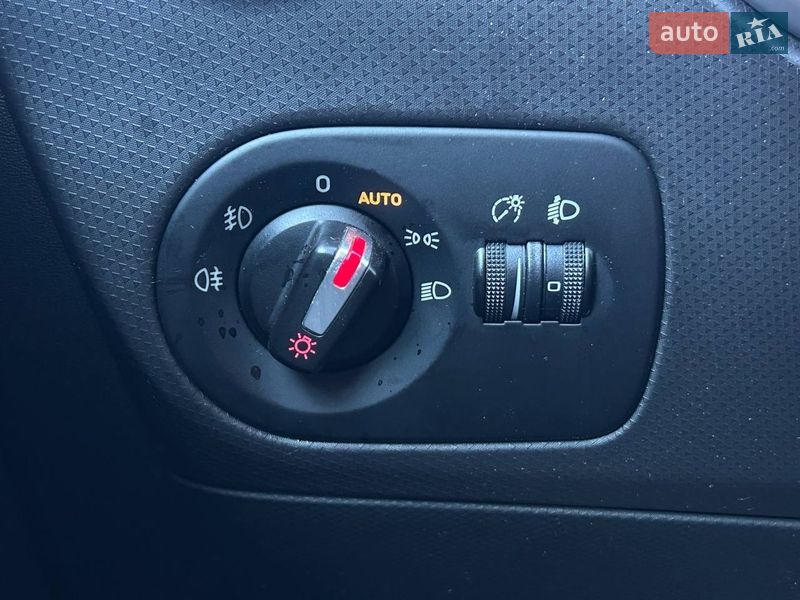 Хэтчбек SEAT Leon 2010 в Киеве