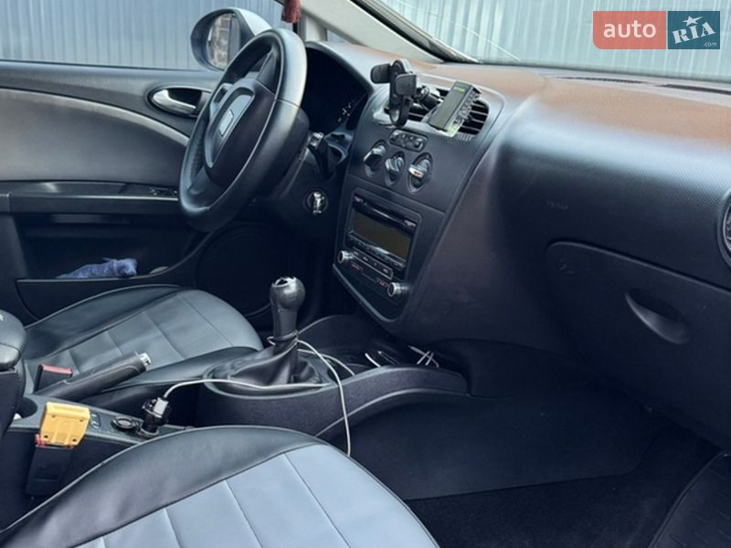 Хетчбек SEAT Leon 2011 в Вишневому фото 13 Хетчбек SEAT Leon 2011 в Вишневому