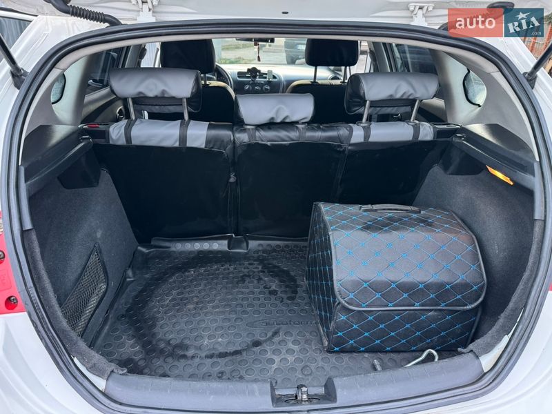 Хетчбек SEAT Leon 2011 в Вишневому фото 14 Хетчбек SEAT Leon 2011 в Вишневому