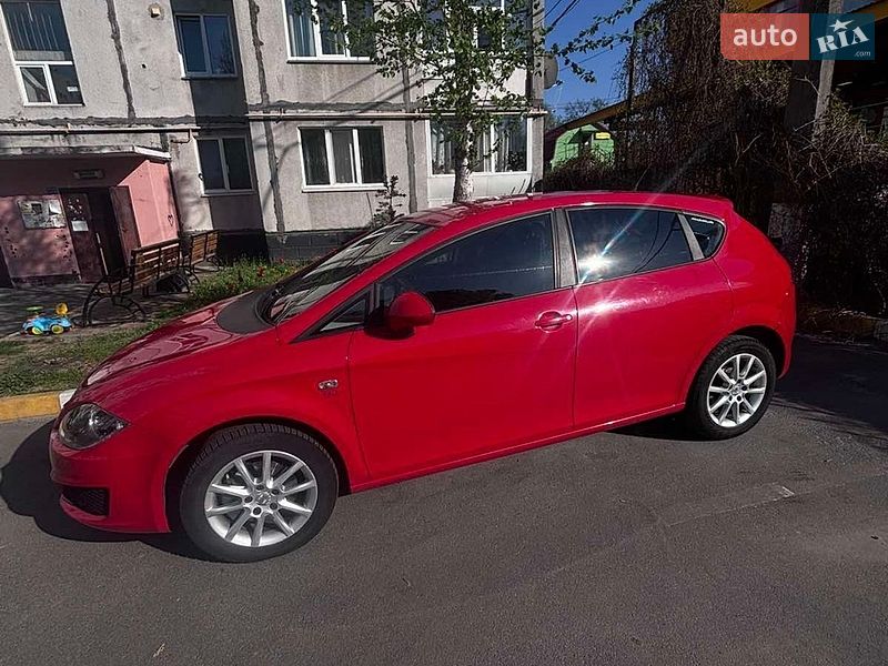 Хэтчбек SEAT Leon 2011 в Обухове