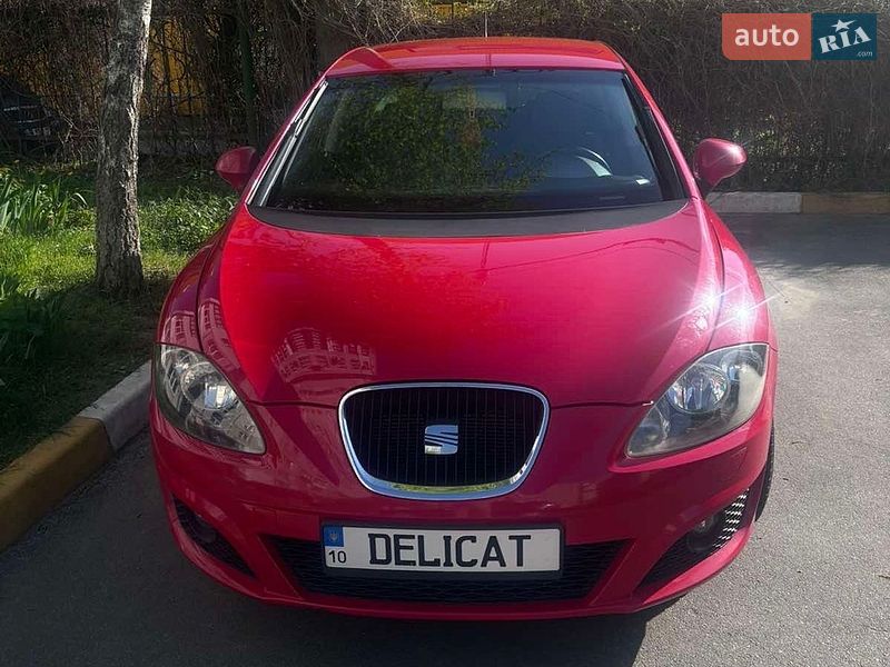 Хэтчбек SEAT Leon 2011 в Обухове