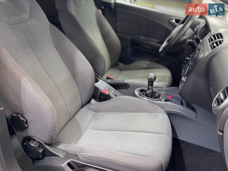 Хэтчбек SEAT Leon 2006 в Стрые