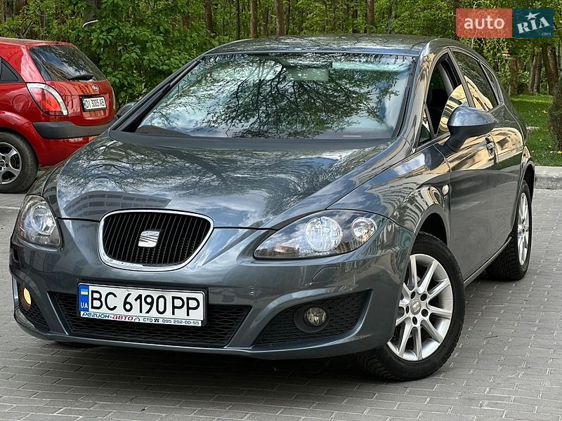 Хэтчбек SEAT Leon 2011 в Львове
