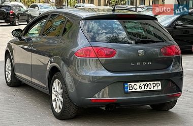 Хэтчбек SEAT Leon 2011 в Львове