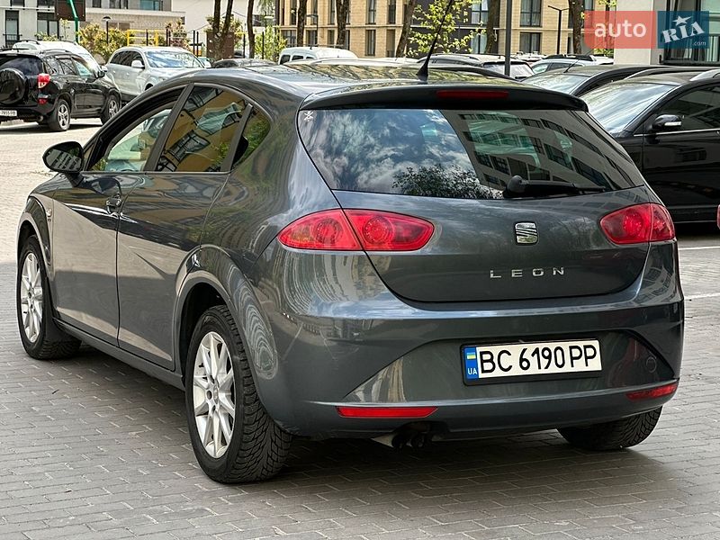 Хэтчбек SEAT Leon 2011 в Львове
