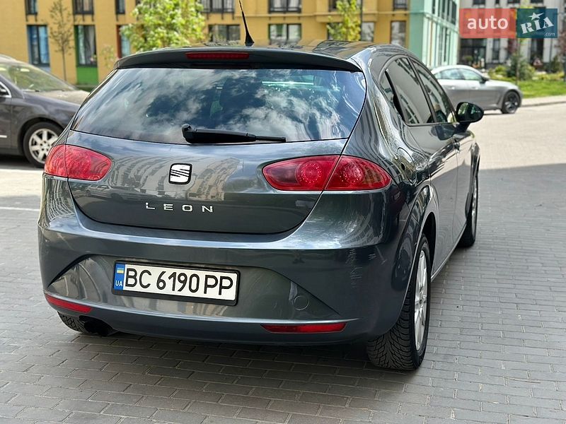 Хэтчбек SEAT Leon 2011 в Львове