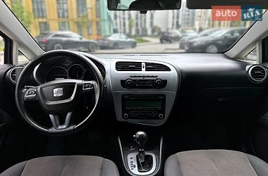 Хэтчбек SEAT Leon 2011 в Львове