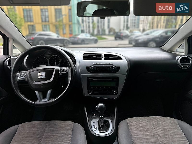 Хэтчбек SEAT Leon 2011 в Львове