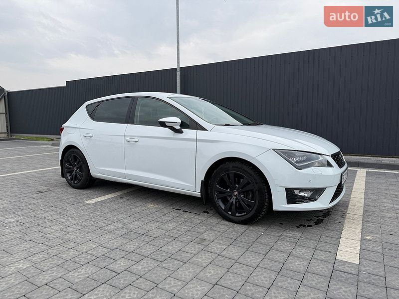Хэтчбек SEAT Leon 2015 в Самборе