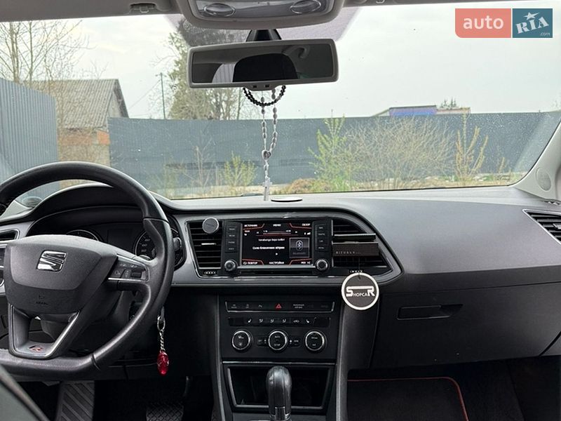 Хэтчбек SEAT Leon 2015 в Самборе