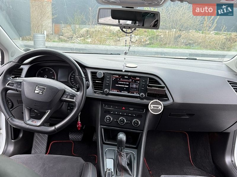 Хэтчбек SEAT Leon 2015 в Самборе