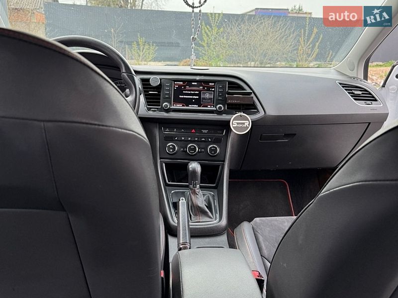 Хэтчбек SEAT Leon 2015 в Самборе