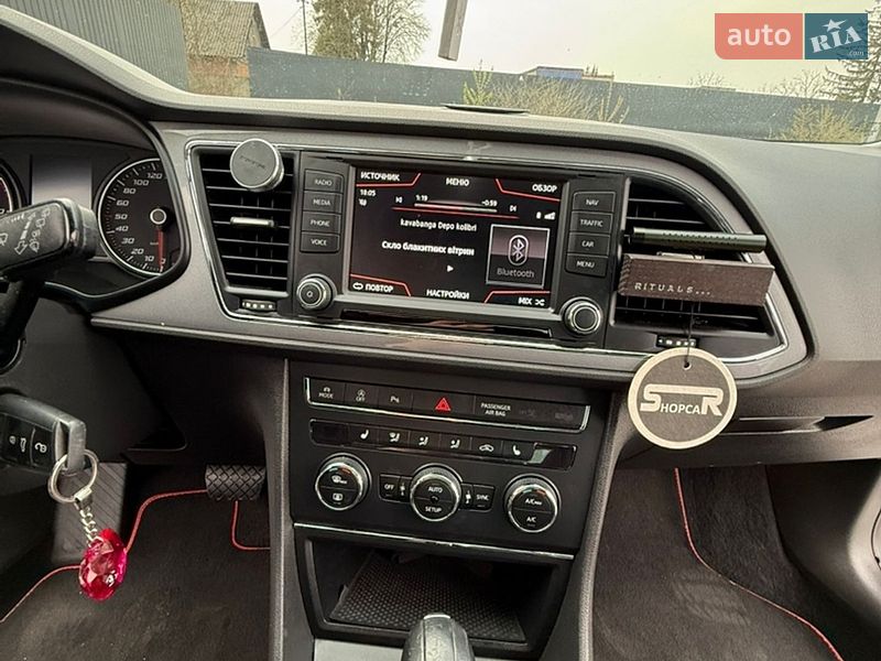 Хэтчбек SEAT Leon 2015 в Самборе