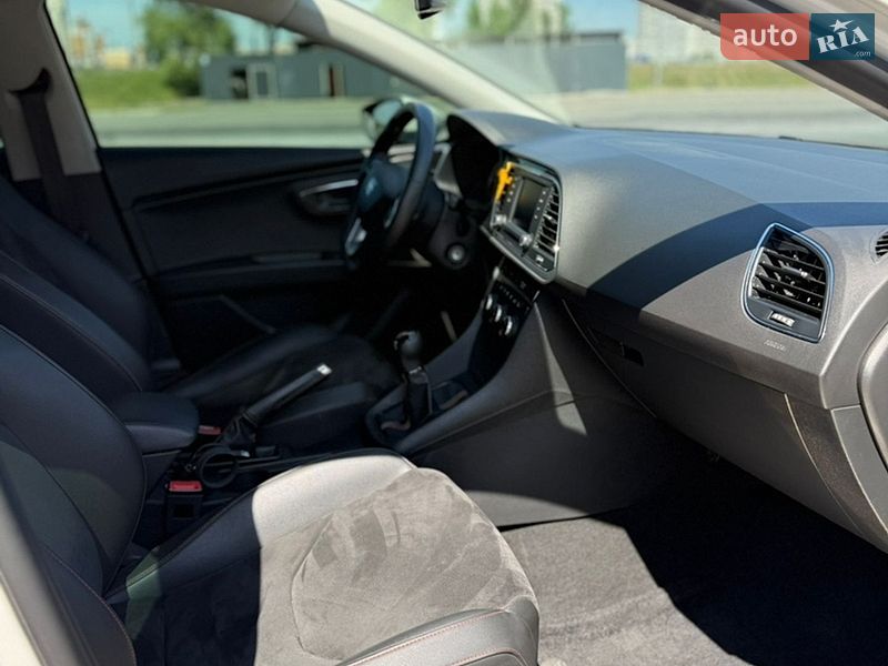 Хэтчбек SEAT Leon 2015 в Киеве