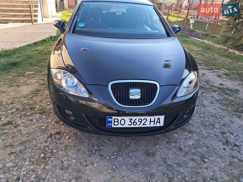 Хэтчбек SEAT Leon 2008 в Бучаче