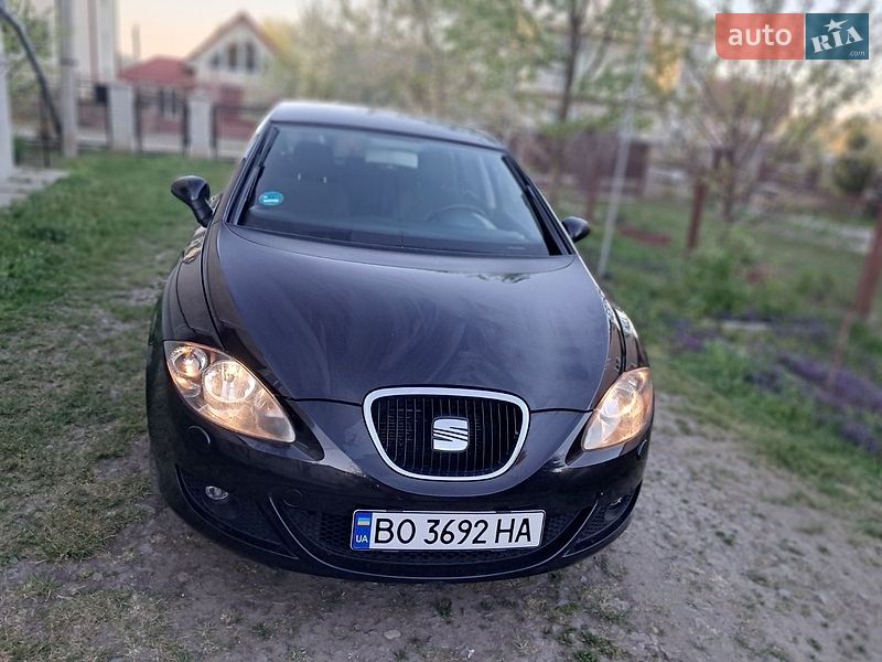 Хэтчбек SEAT Leon 2008 в Бучаче