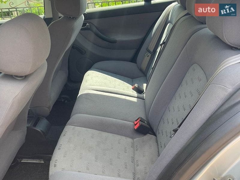 Хэтчбек SEAT Leon 2001 в Волочиске