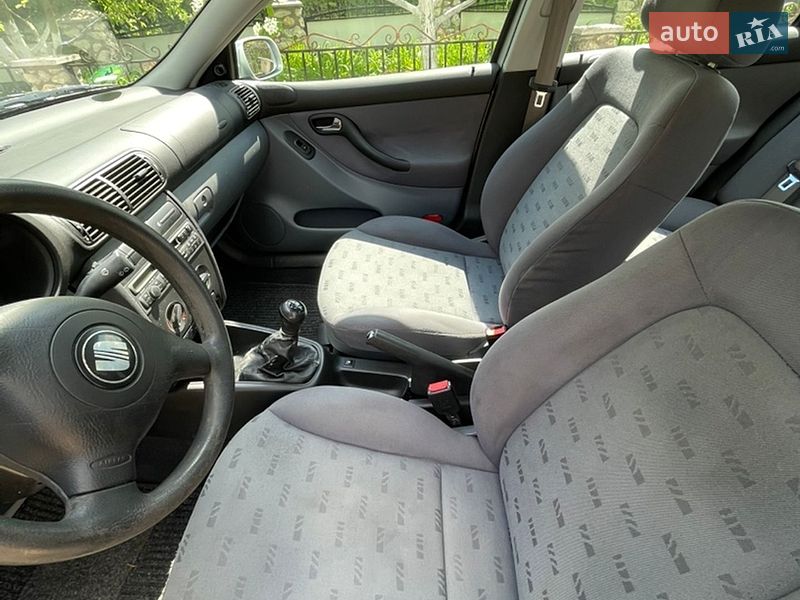 Хэтчбек SEAT Leon 2001 в Волочиске